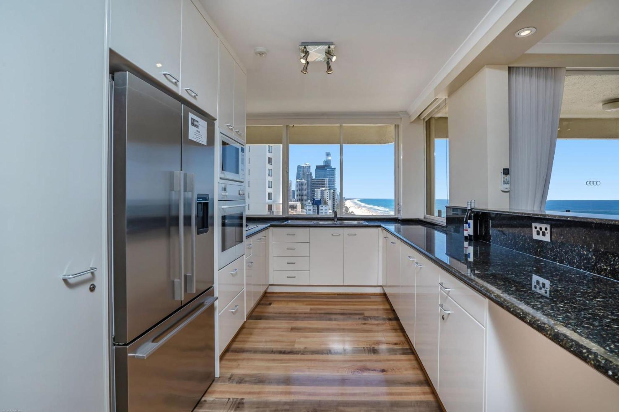 Dorchester On The Beach Гоулд Коуст Екстериор снимка