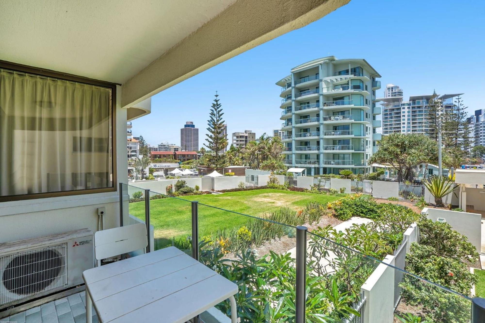 Dorchester On The Beach Гоулд Коуст Екстериор снимка